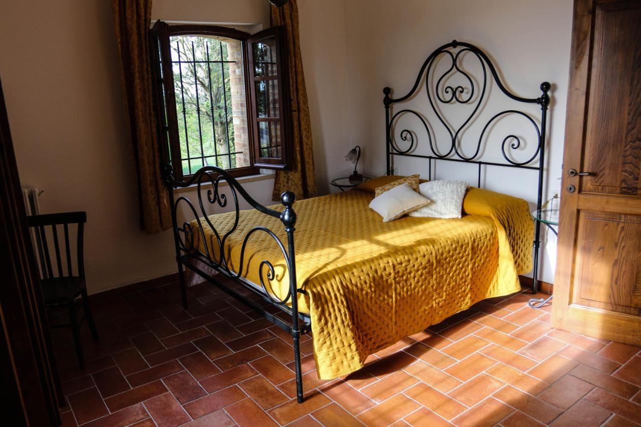 Agriturismo Bombina Villa Montisi ภายนอก รูปภาพ