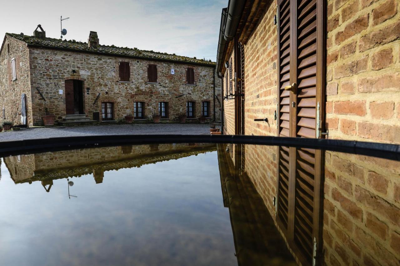 Agriturismo Bombina Villa Montisi ภายนอก รูปภาพ