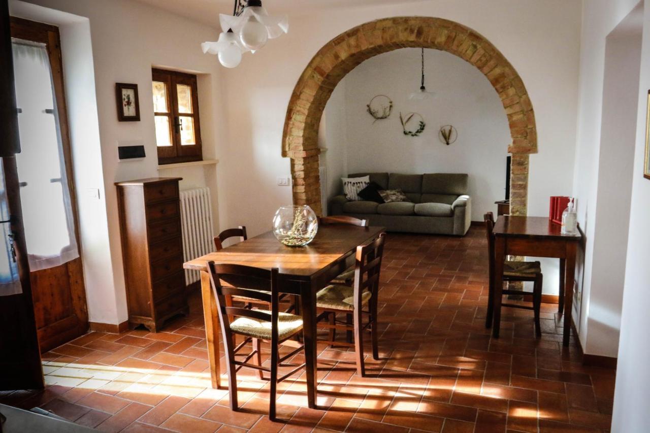 Agriturismo Bombina Villa Montisi ภายนอก รูปภาพ